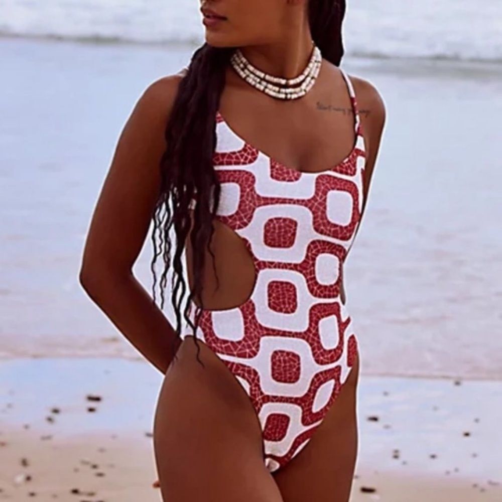 Mello the Label Cut Out One Piece S